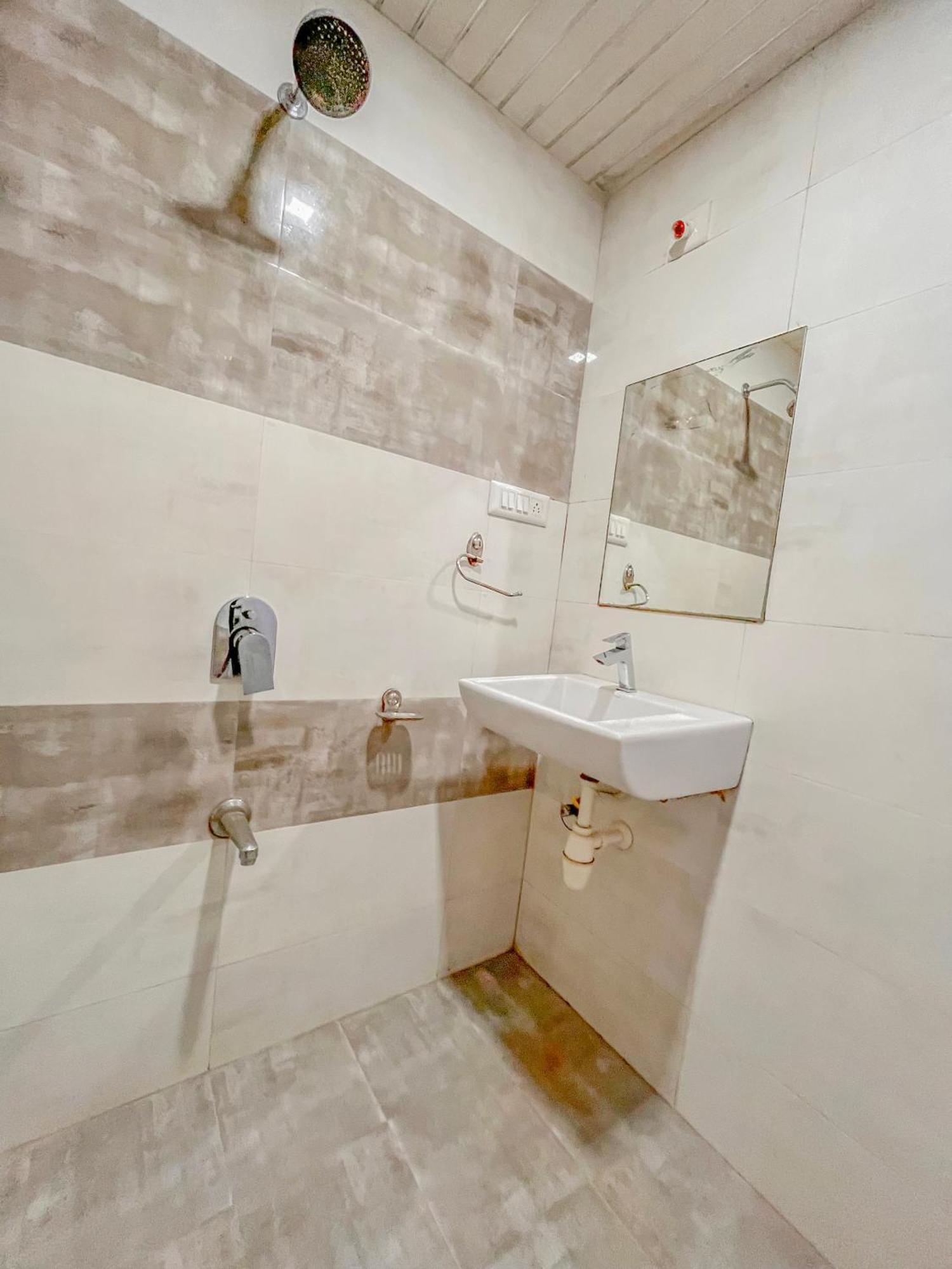 Stayguru Park View Residency Bhuj Esterno foto